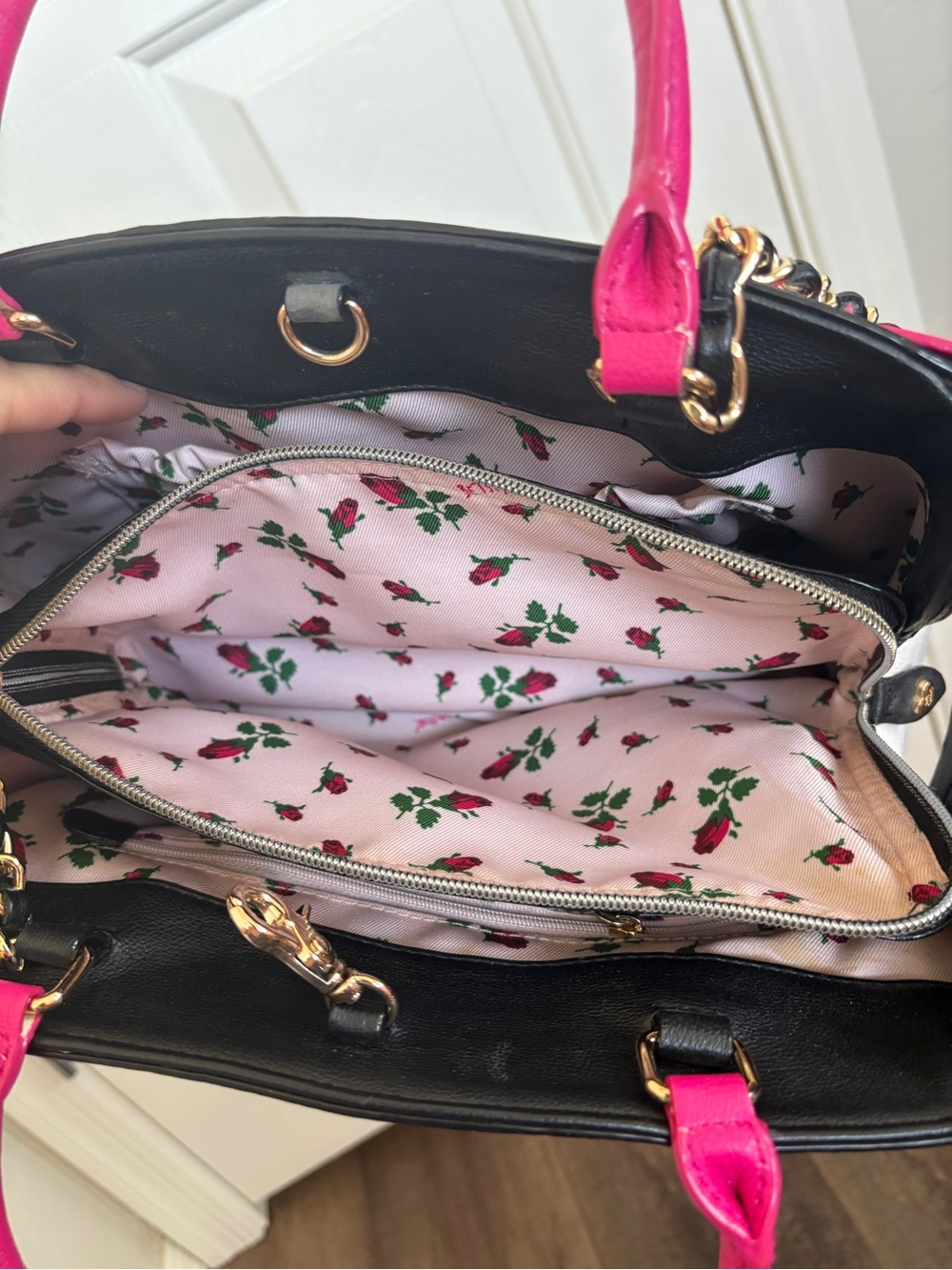 Betsey Johnson Black & White Stripe Satchel with Hot Pink Bow & Pearls - Picture 12 of 16